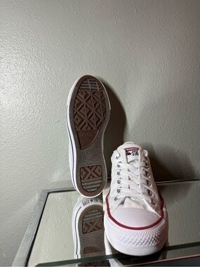 Converse Chuck Taylor All Star Low Top White Sneakers Women’s 7 Men’s 5 M7652